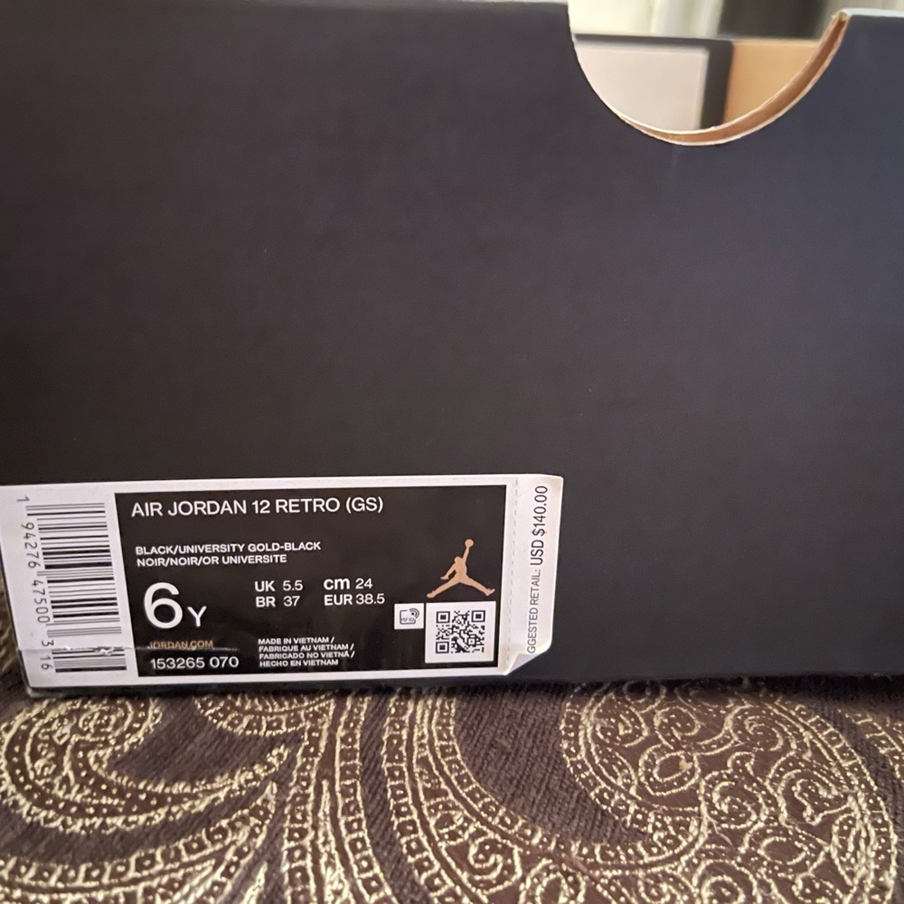 Grade school size 6 Jordans Sneakers